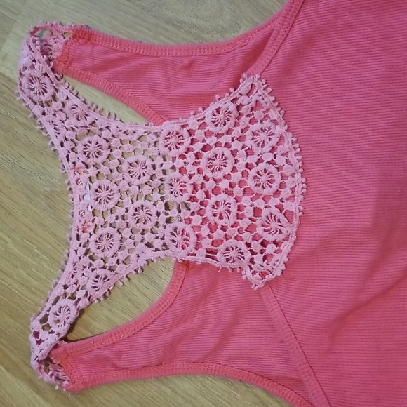 Liang Dian pink tank top with lace and bow GUC - Picture 7 of 10